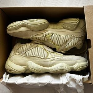Adidas Yeezy 500 in Soft Yellow